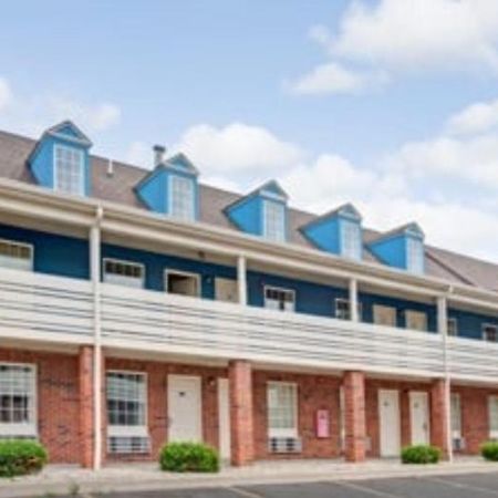 Travelodge By Wyndham Canton-Livonia Area, Mi Экстерьер фото
