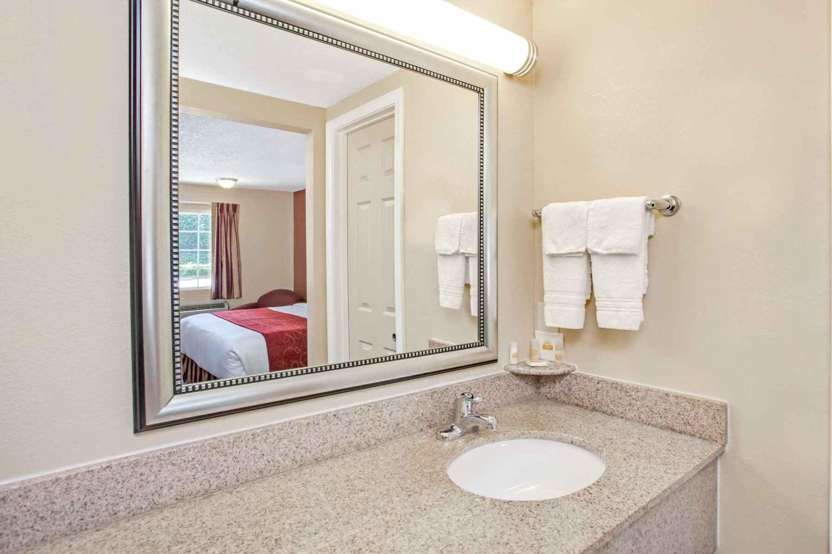 Travelodge By Wyndham Canton-Livonia Area, Mi Экстерьер фото