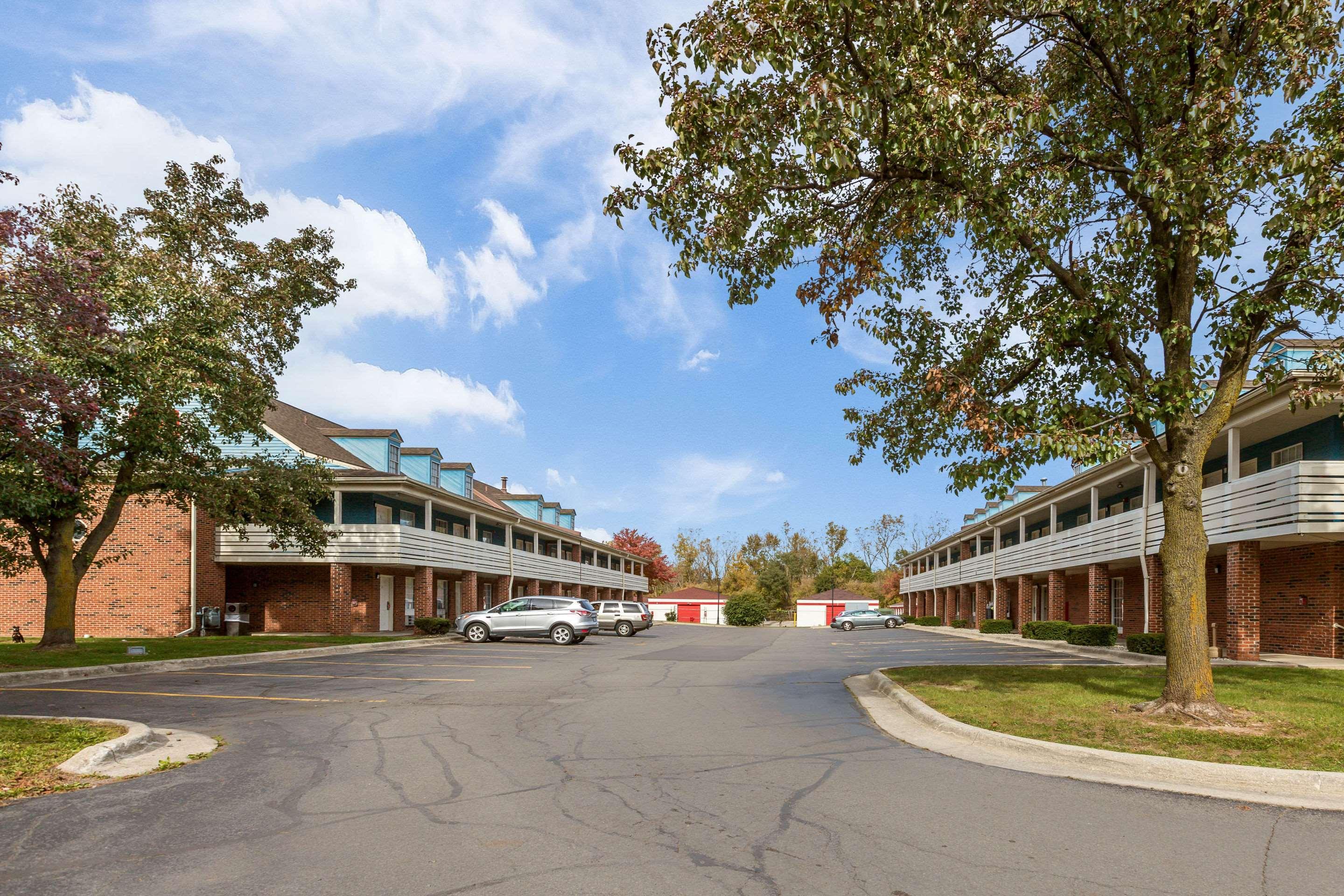 Travelodge By Wyndham Canton-Livonia Area, Mi Экстерьер фото