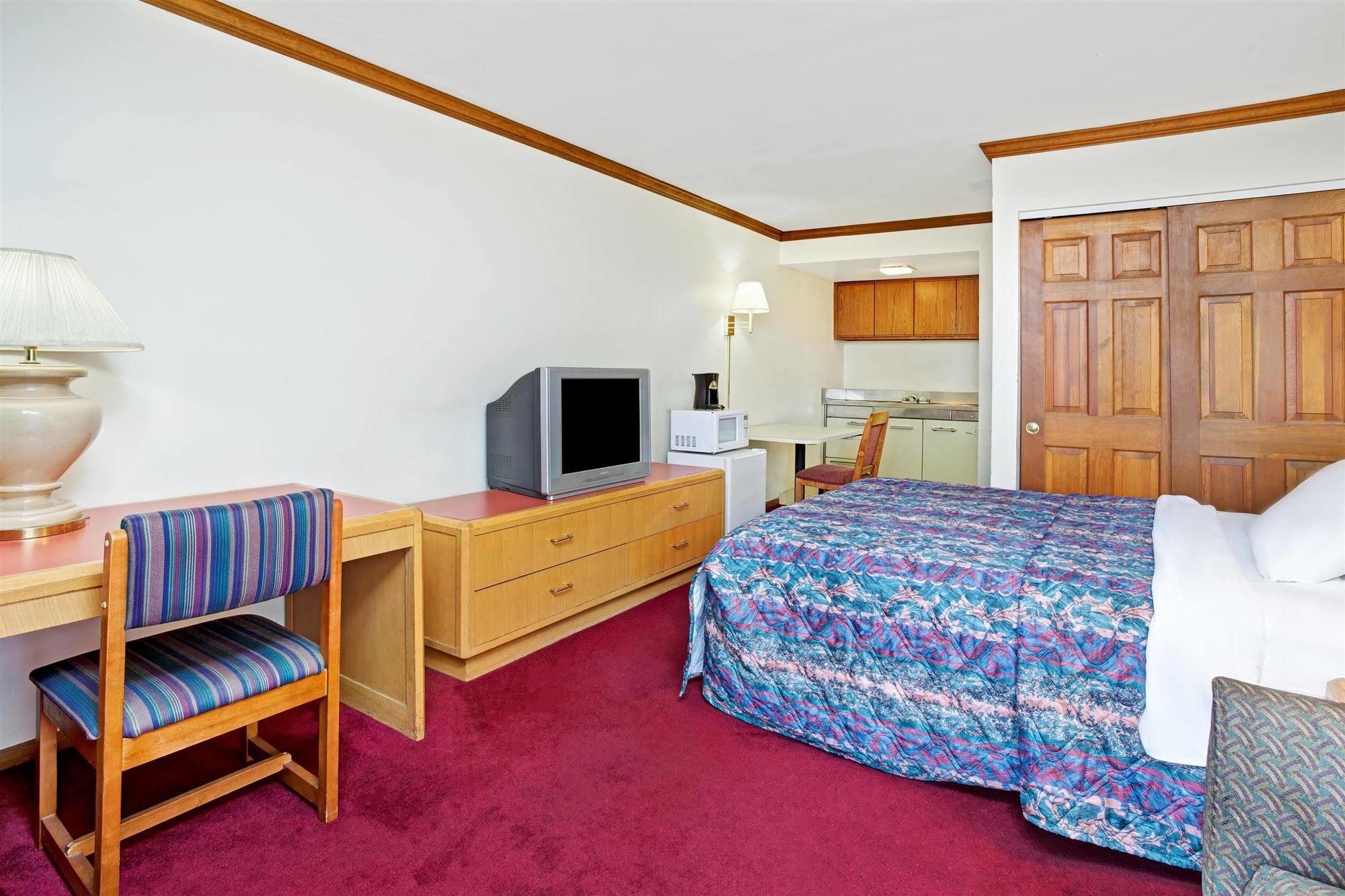 Travelodge By Wyndham Canton-Livonia Area, Mi Экстерьер фото