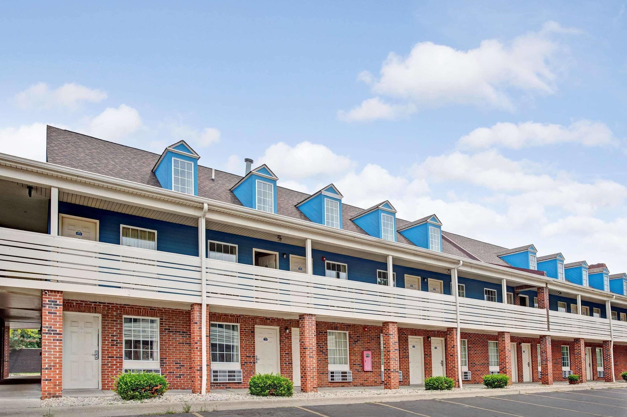 Travelodge By Wyndham Canton-Livonia Area, Mi Экстерьер фото
